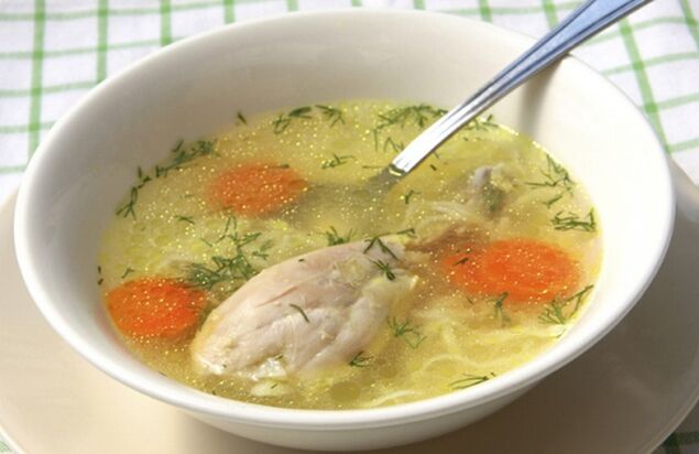 przygotowanie zupy jarzynowej z kurczakiem na dietę Dukana