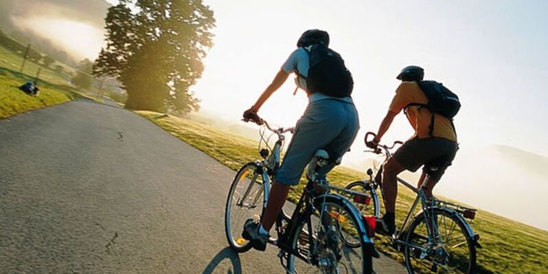 jazda na rowerze jest jednym z ćwiczeń odchudzających